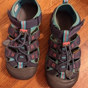 Keen sandals size 4